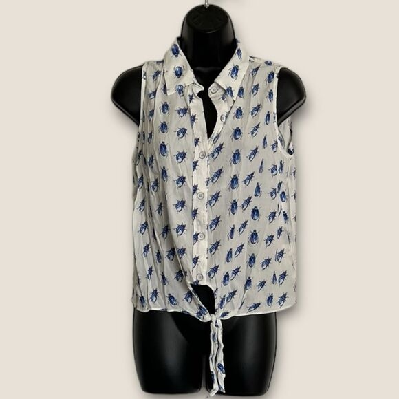 White & blue bugs design top size Small NWOT - Picture 2 of 7